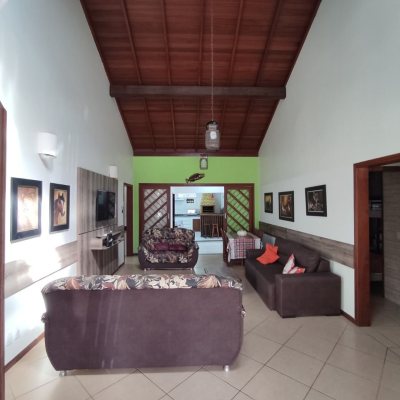 Casa Residencial com 279m², 7 quartos, 5 suítes, 4 garagens, no bairro Canasvieiras em Florianópolis