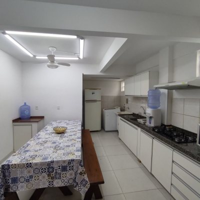 Casa Residencial com 279m², 7 quartos, 5 suítes, 4 garagens, no bairro Canasvieiras em Florianópolis