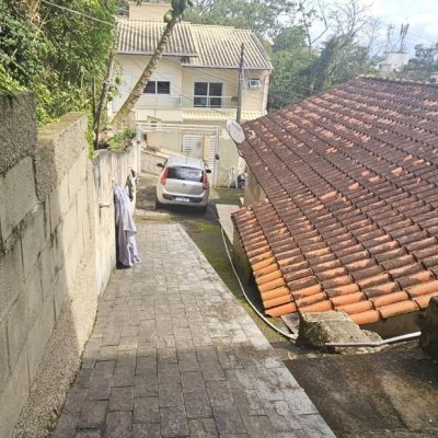 Casa Residencial com 113m², 4 quartos, 2 garagens, no bairro Pantanal em Florianópolis