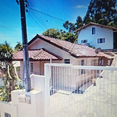 Casa Residencial com 113m², 4 quartos, 2 garagens, no bairro Pantanal em Florianópolis