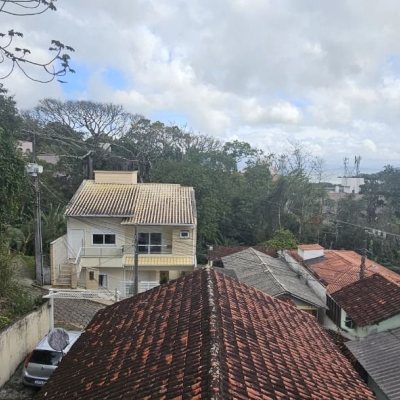Casa Residencial com 113m², 4 quartos, 2 garagens, no bairro Pantanal em Florianópolis