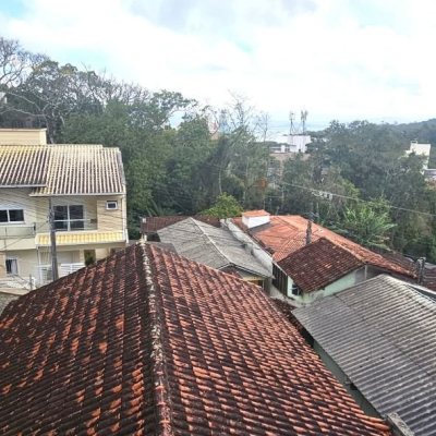 Casa Residencial com 113m², 4 quartos, 2 garagens, no bairro Pantanal em Florianópolis