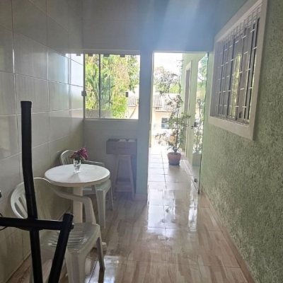 Casa Residencial com 113m², 4 quartos, 2 garagens, no bairro Pantanal em Florianópolis