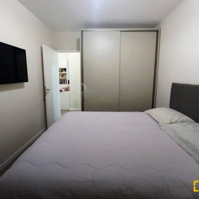 Apartamentos com 77m², 2 quartos, 1 suíte, 1 garagem, no bairro Centro em Florianópolis