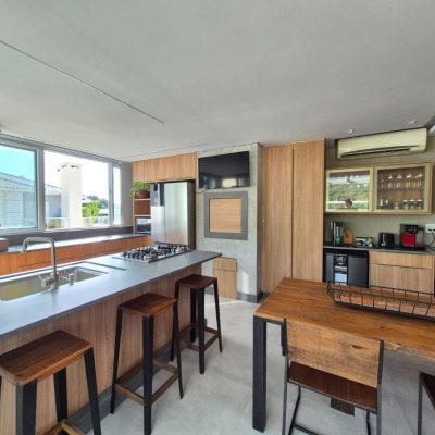 Cobertura com 148m², 3 quartos, 1 suíte, 2 garagens, no bairro Ingleses em Florianópolis
