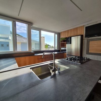 Cobertura com 148m², 3 quartos, 1 suíte, 2 garagens, no bairro Ingleses em Florianópolis