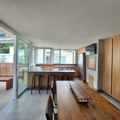 Cobertura com 148m², 3 quartos, 1 suíte, 2 garagens, no bairro Ingleses em Florianópolis