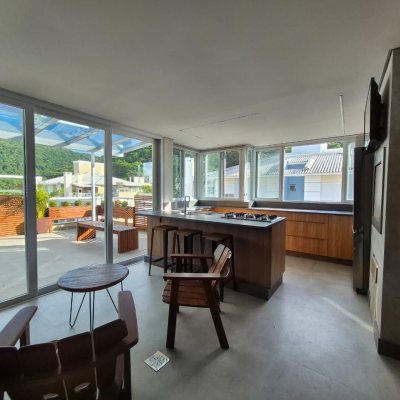 Cobertura com 148m², 3 quartos, 1 suíte, 2 garagens, no bairro Ingleses em Florianópolis