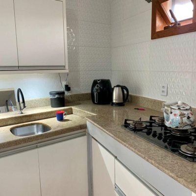 Casa Residencial com 157m², 4 quartos, 1 garagem, no bairro Armação Do Pântano Do Sul em Florianópolis