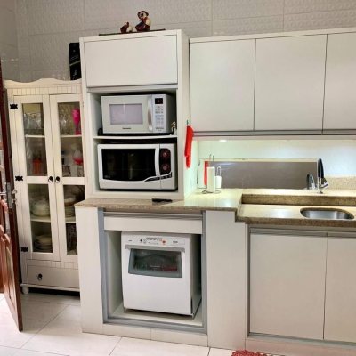 Casa Residencial com 157m², 4 quartos, 1 garagem, no bairro Armação Do Pântano Do Sul em Florianópolis