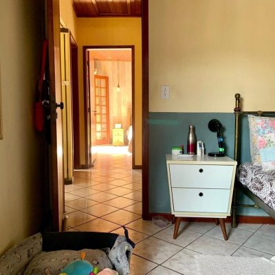 Casa Residencial com 157m², 4 quartos, 1 garagem, no bairro Armação Do Pântano Do Sul em Florianópolis