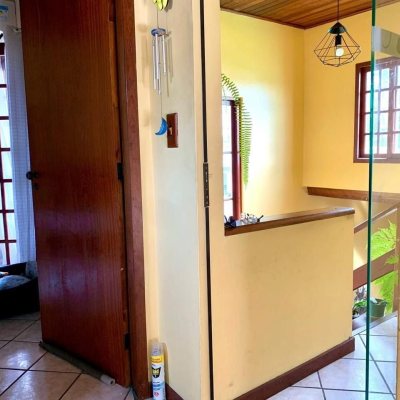 Casa Residencial com 157m², 4 quartos, 1 garagem, no bairro Armação Do Pântano Do Sul em Florianópolis