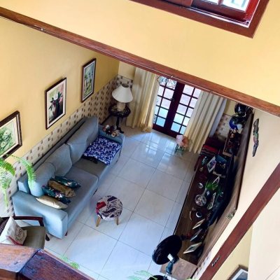 Casa Residencial com 157m², 4 quartos, 1 garagem, no bairro Armação Do Pântano Do Sul em Florianópolis