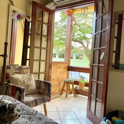 Casa Residencial com 157m², 4 quartos, 1 garagem, no bairro Armação Do Pântano Do Sul em Florianópolis