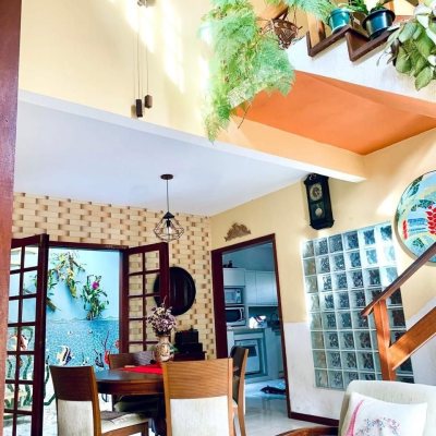 Casa Residencial com 157m², 4 quartos, 1 garagem, no bairro Armação Do Pântano Do Sul em Florianópolis