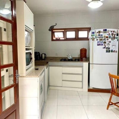 Casa Residencial com 157m², 4 quartos, 1 garagem, no bairro Armação Do Pântano Do Sul em Florianópolis