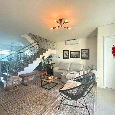 Casa Residencial com 141m², 3 quartos, 3 suítes, 2 garagens, no bairro Ingleses do Rio Vermelho em Florianópolis