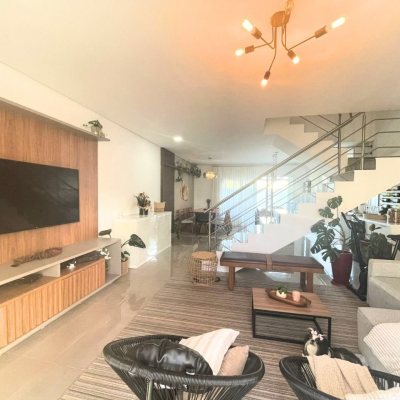 Casa Residencial com 141m², 3 quartos, 3 suítes, 2 garagens, no bairro Ingleses do Rio Vermelho em Florianópolis