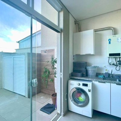 Casa Residencial com 141m², 3 quartos, 3 suítes, 2 garagens, no bairro Ingleses do Rio Vermelho em Florianópolis