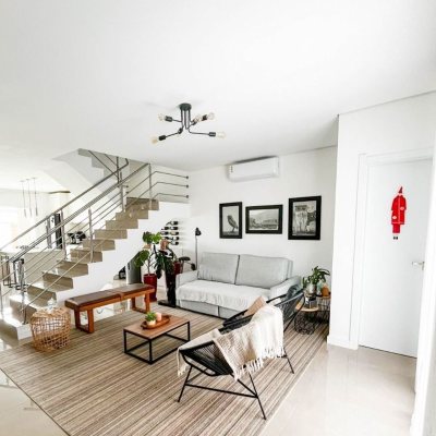 Casa Residencial com 141m², 3 quartos, 3 suítes, 2 garagens, no bairro Ingleses do Rio Vermelho em Florianópolis