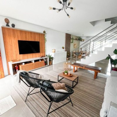 Casa Residencial com 141m², 3 quartos, 3 suítes, 2 garagens, no bairro Ingleses do Rio Vermelho em Florianópolis