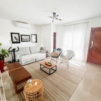 Casa Residencial com 141m², 3 quartos, 3 suítes, 2 garagens, no bairro Ingleses do Rio Vermelho em Florianópolis