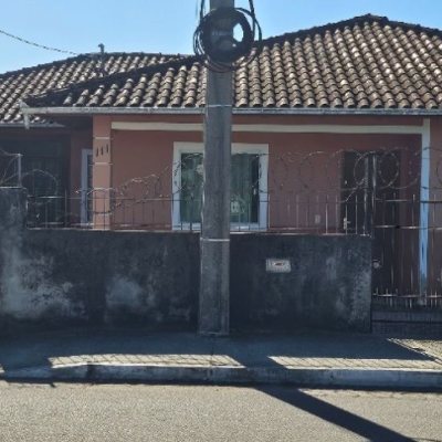 Casa Residencial com 141m², 3 quartos, 2 garagens, no bairro Campeche em Florianópolis