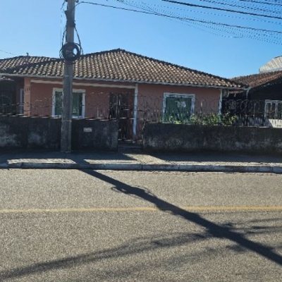 Casa Residencial com 141m², 3 quartos, 2 garagens, no bairro Campeche em Florianópolis