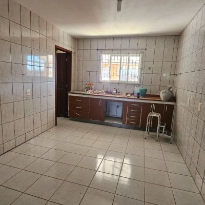 Casa Residencial com 141m², 3 quartos, 2 garagens, no bairro Campeche em Florianópolis