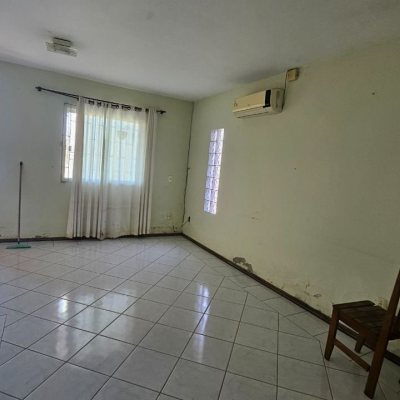 Casa Residencial com 141m², 3 quartos, 2 garagens, no bairro Campeche em Florianópolis