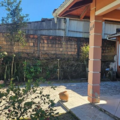 Casa Residencial com 141m², 3 quartos, 2 garagens, no bairro Campeche em Florianópolis