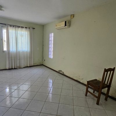 Casa Residencial com 141m², 3 quartos, 2 garagens, no bairro Campeche em Florianópolis