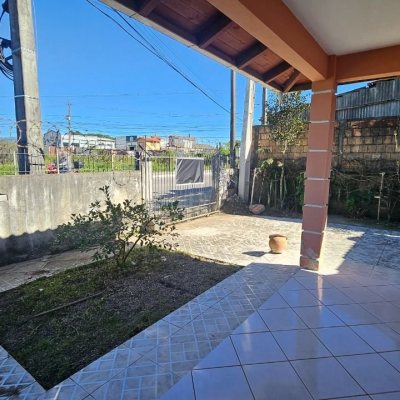 Casa Residencial com 141m², 3 quartos, 2 garagens, no bairro Campeche em Florianópolis
