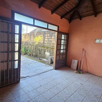 Casa Residencial com 141m², 3 quartos, 2 garagens, no bairro Campeche em Florianópolis