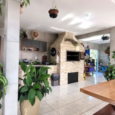 Casa Residencial com 177m², 3 quartos, 3 garagens, no bairro Bom Viver em Biguaçu