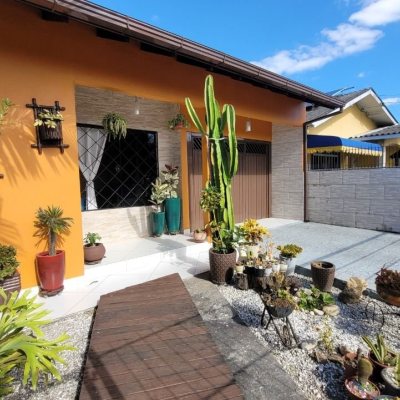 Casa Residencial com 177m², 3 quartos, 3 garagens, no bairro Bom Viver em Biguaçu