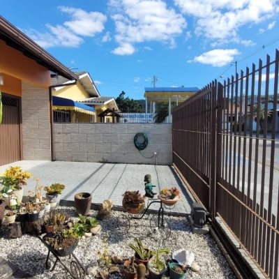 Casa Residencial com 177m², 3 quartos, 3 garagens, no bairro Bom Viver em Biguaçu