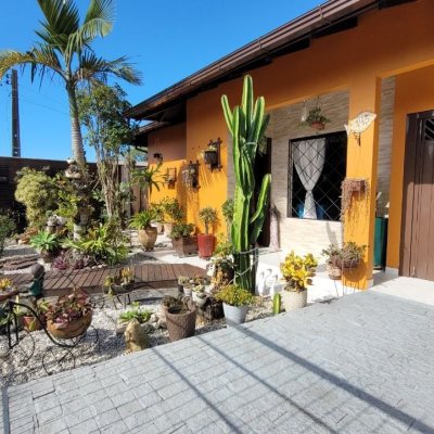 Casa Residencial com 177m², 3 quartos, 3 garagens, no bairro Bom Viver em Biguaçu