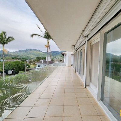 Casa Residencial com 870m², 8 quartos, 8 suítes, 4 garagens, no bairro Lagoa da Conceição em Florianópolis