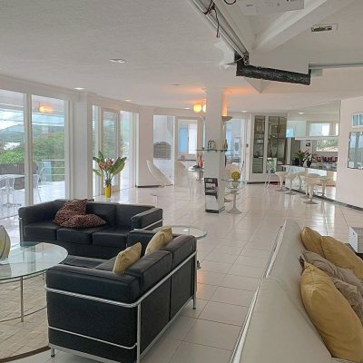 Casa Residencial com 870m², 8 quartos, 8 suítes, 4 garagens, no bairro Lagoa da Conceição em Florianópolis