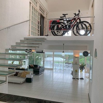 Casa Residencial com 870m², 8 quartos, 8 suítes, 4 garagens, no bairro Lagoa da Conceição em Florianópolis