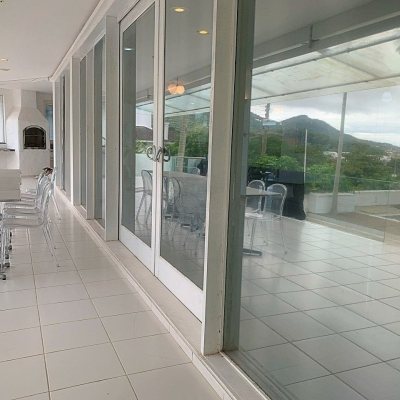 Casa Residencial com 870m², 8 quartos, 8 suítes, 4 garagens, no bairro Lagoa da Conceição em Florianópolis