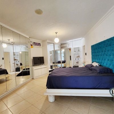 Casa Residencial com 870m², 8 quartos, 8 suítes, 4 garagens, no bairro Lagoa da Conceição em Florianópolis