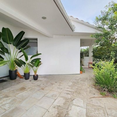 Casa Residencial com 870m², 8 quartos, 8 suítes, 4 garagens, no bairro Lagoa da Conceição em Florianópolis