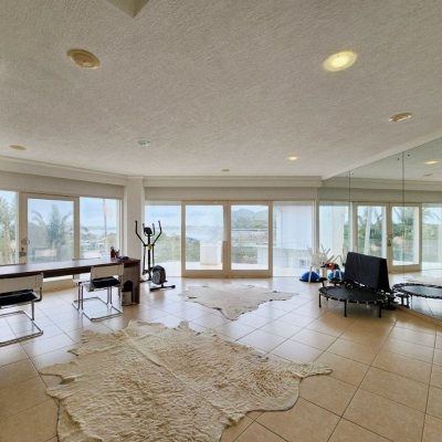 Casa Residencial com 870m², 8 quartos, 8 suítes, 4 garagens, no bairro Lagoa da Conceição em Florianópolis