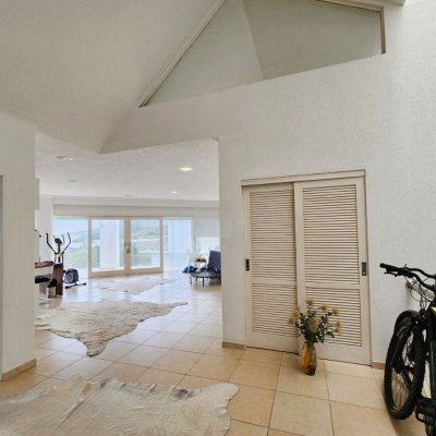 Casa Residencial com 870m², 8 quartos, 8 suítes, 4 garagens, no bairro Lagoa da Conceição em Florianópolis