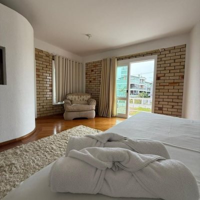 Casa Residencial com 502m², 6 quartos, 3 suítes, 4 garagens, no bairro Ingleses em Florianópolis