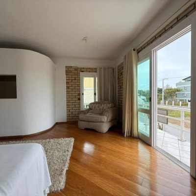 Casa Residencial com 502m², 6 quartos, 3 suítes, 4 garagens, no bairro Ingleses em Florianópolis