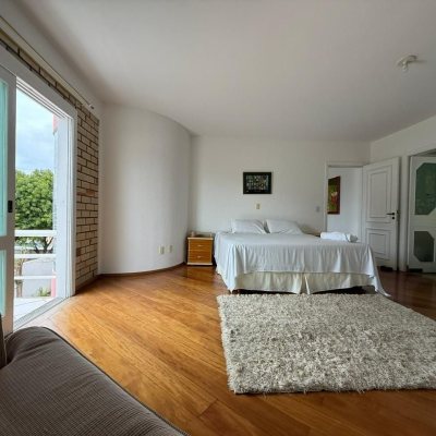 Casa Residencial com 502m², 6 quartos, 3 suítes, 4 garagens, no bairro Ingleses em Florianópolis