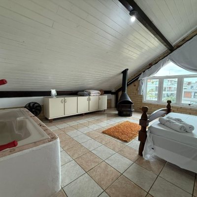 Casa Residencial com 502m², 6 quartos, 3 suítes, 4 garagens, no bairro Ingleses em Florianópolis